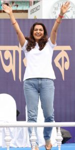 Juhi Chawla celebrates at Eden Garden, Kolkatta on 3rd June 2014